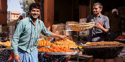 Street food dans les rues de Jaïpur - Rajasthan - Inde
