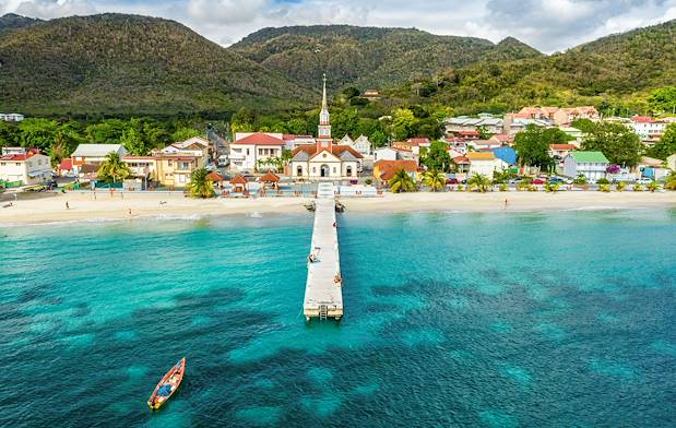 Les Anses d'Arlet et son église Saint-Henri - Martinique