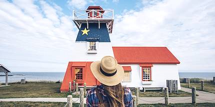 Phare de Grande-Anse peint aux couleurs du drapeau de l'Acadie - Nouveau Brunswick - Canada