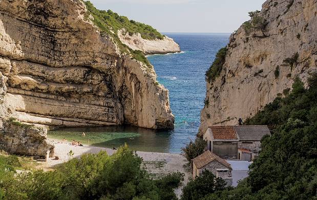 Scène de vie sur un plage - Île de Vis - Croatie
