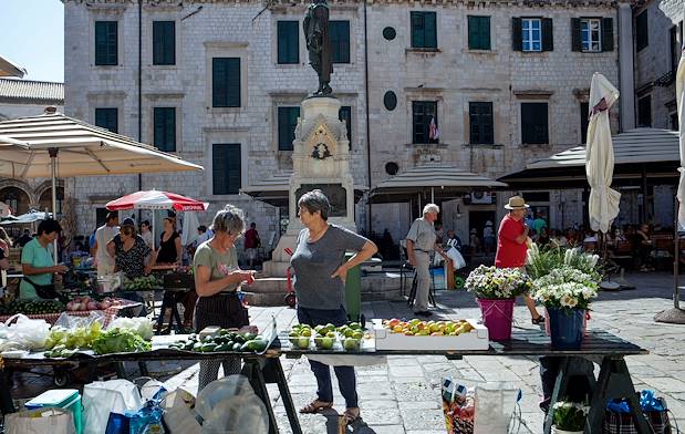 Marché dans la vieille ville de Dubrovnik - Croatie