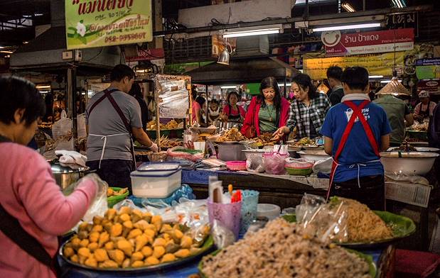Emplettes sur le marché de  Chatuchak avant le cours de cuisine - Bangkok - Thaïlande