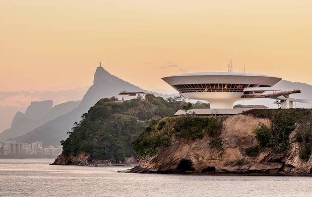 Musée d'Art Contemporain dessiné par Oscar Niemeyer - Niteroi - Brésil