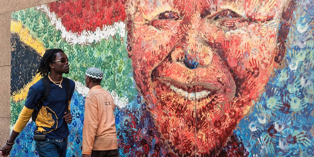 Peinture murale de Nelson Mandela à City Bowl - Le Cap - Afrique du Sud