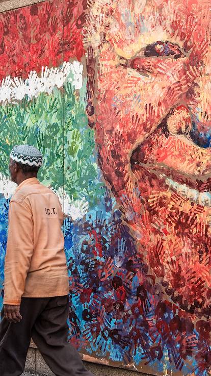 Peinture murale de Nelson Mandela à City Bowl - Le Cap - Afrique du Sud