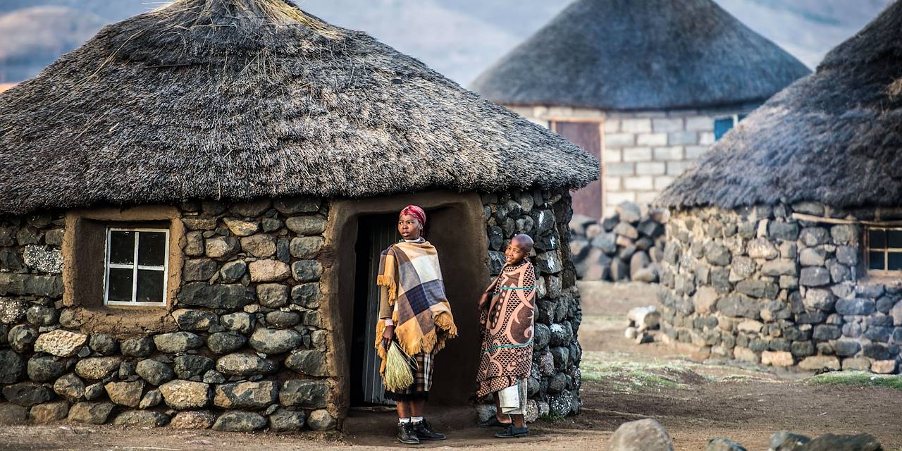 Enfants dans un village traditionnel du Lesotho