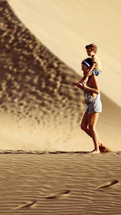 Famille dans les dunes de Maspalomas - Iles de Grande Canarie - Espagne