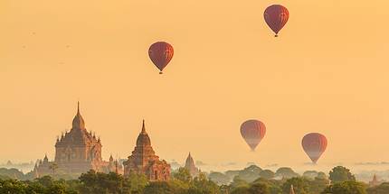 Mongolfières au-dessus du site de Bagan - Myanmar