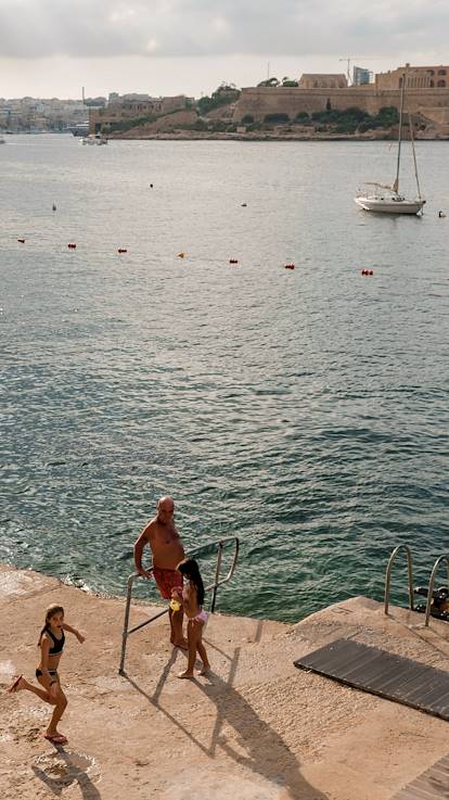 Baignade dans la mer en fin d'après midi - La Valette - Malte