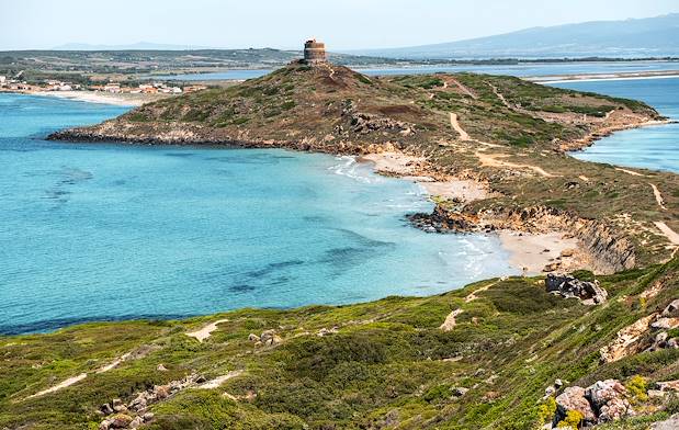 Péninsule de Sinis : Capo San Marco et la tour espagnole San Giovanni di Sinis - Sardaigne - Italie