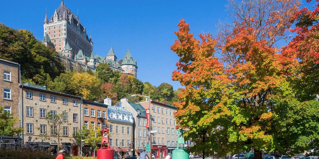 Le château Frontenac vu depuis le quartier du Vieux-Québec - à Québec - Canada
