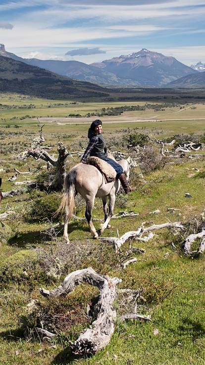 Balade à cheval dans les plaines du Parc Torres del Paine - Patagonie - Chili