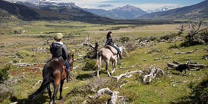 Balade à cheval dans les plaines du Parc Torres del Paine - Patagonie - Chili