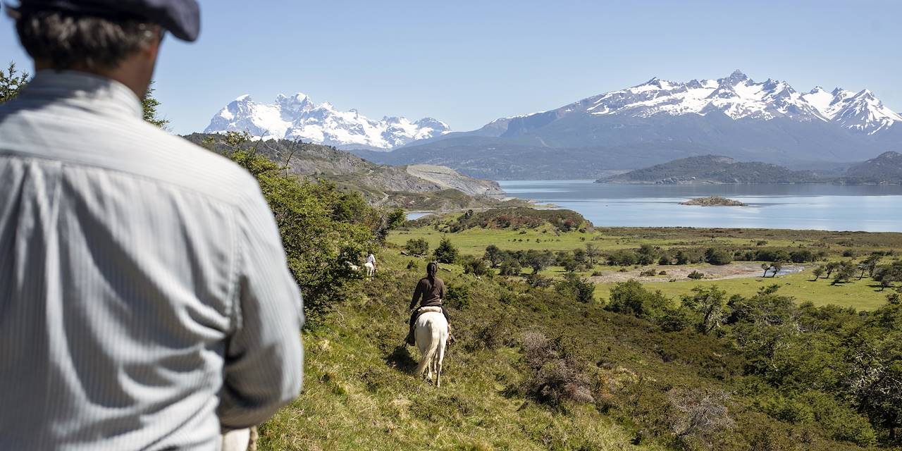 Découverte de la vie d'une estancia : balade à cheval à travers les paysages de Patagonie - Puerto Natales - Magallanes - Chili