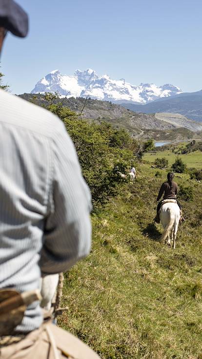 Découverte de la vie d'une estancia : balade à cheval à travers les paysages de Patagonie - Puerto Natales - Magallanes - Chili