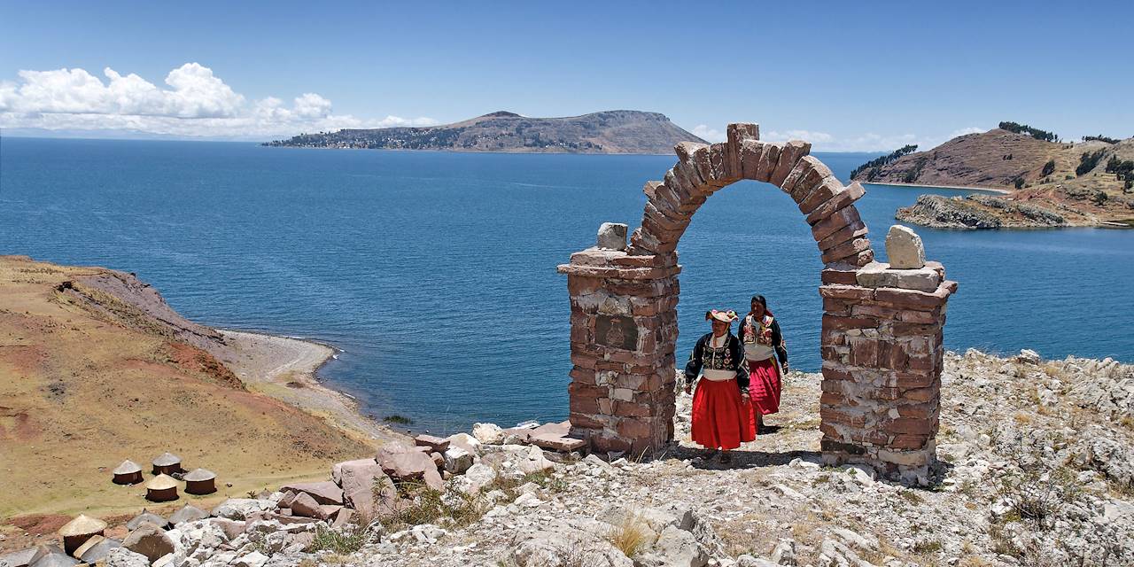 Porte sur l'île de Ticonata - Lac Titicaca - Pérou