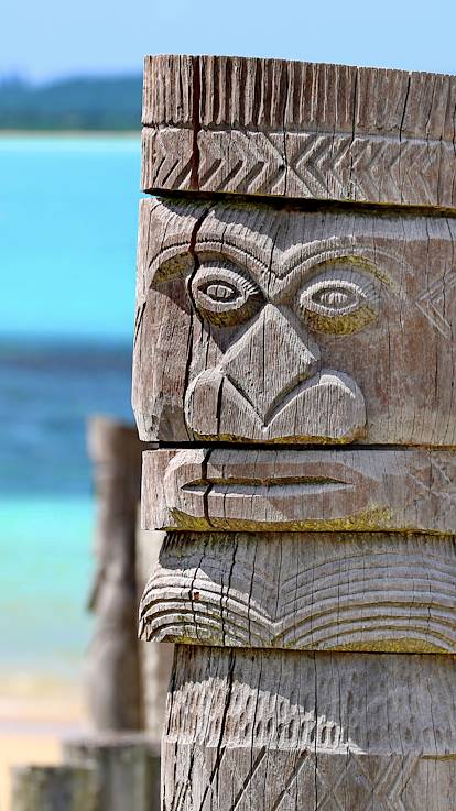 Sculptures de l'art kanak dans la Baie de Saint Maurice - Île des Pins - Nouvelle Calédonie