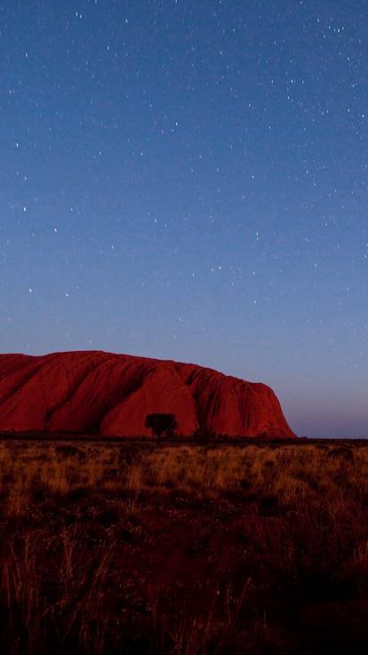 Uluru, sous le ciel étoilé - Ayers Rock - Australie