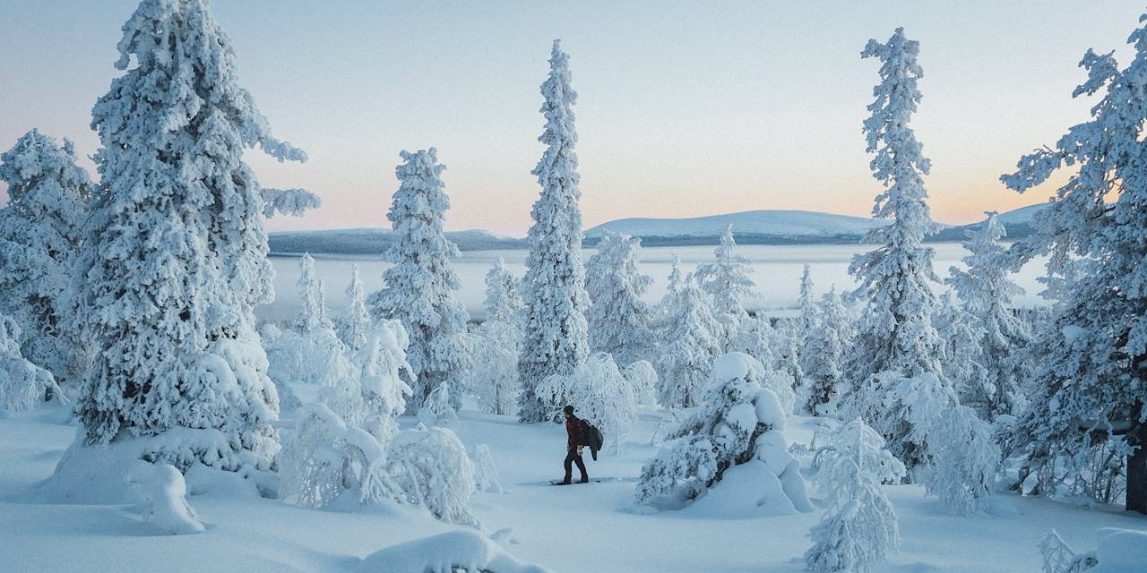 Randonnée en raquettes à proximité du lac Ylläsjärvi - Laponie - Finlande