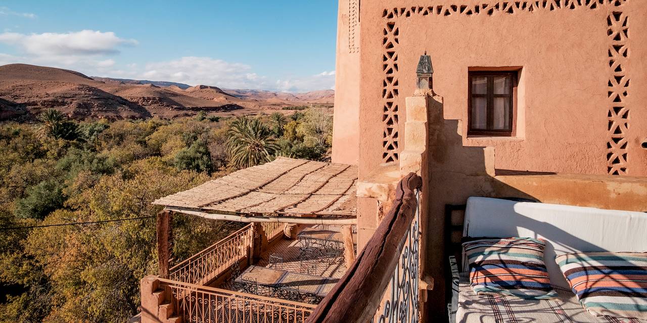 Terrasse d'une kasbah avec vue sur la palmeraie - Maroc