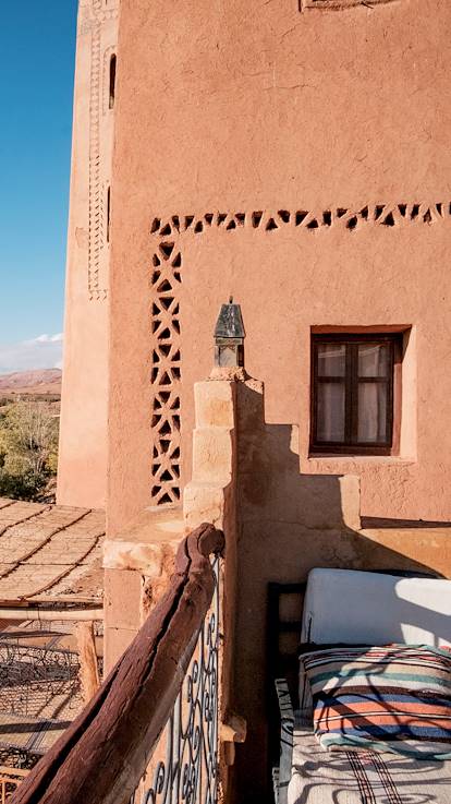 Terrasse d'une kasbah avec vue sur la palmeraie - Maroc