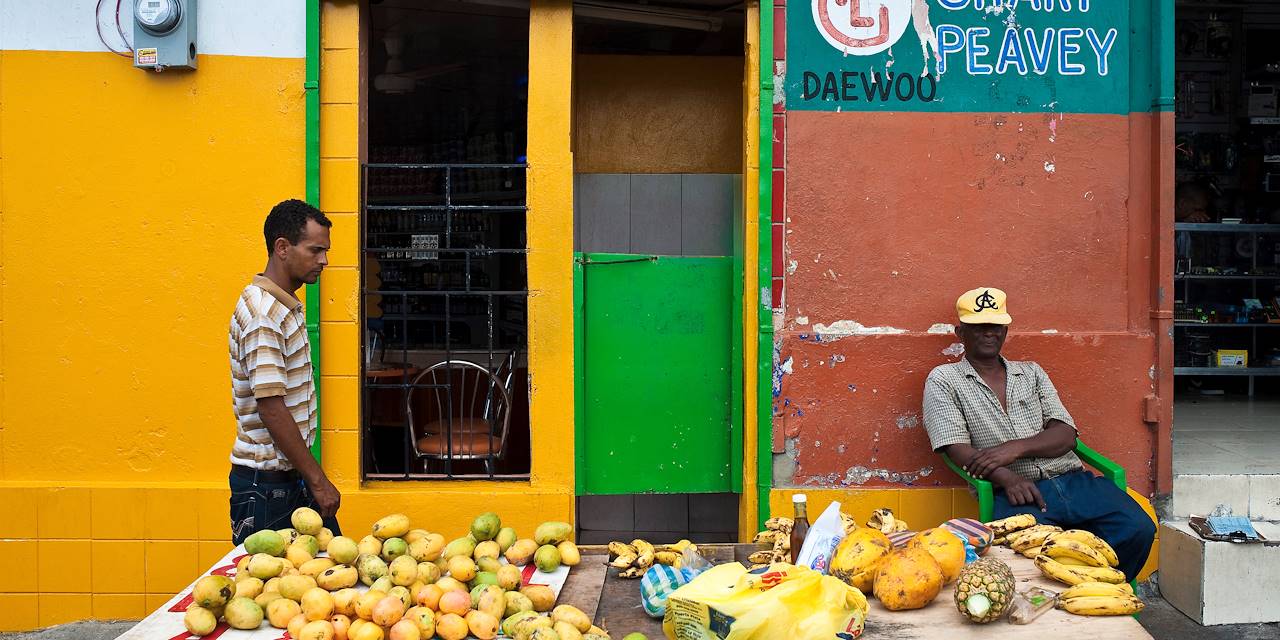 Etal de fruits dans une ruelle de Saint-Domingue - République Dominicaine