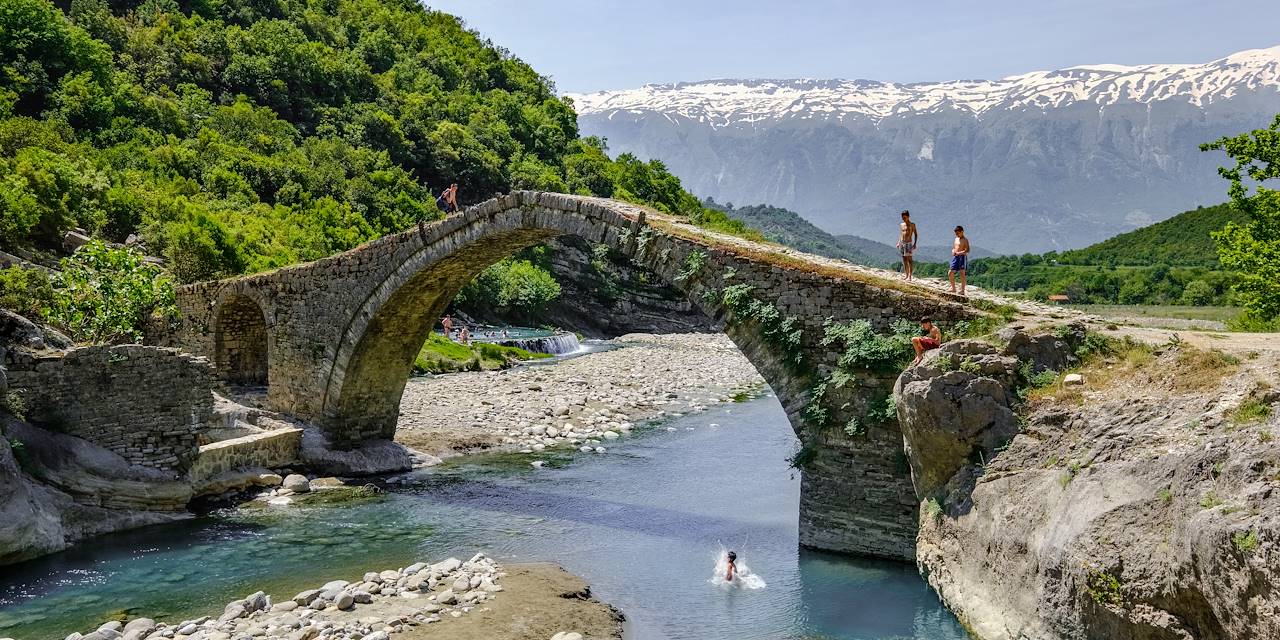 Pont Ura e Kadiut et les thermes de Benjë - Permet - Albanie