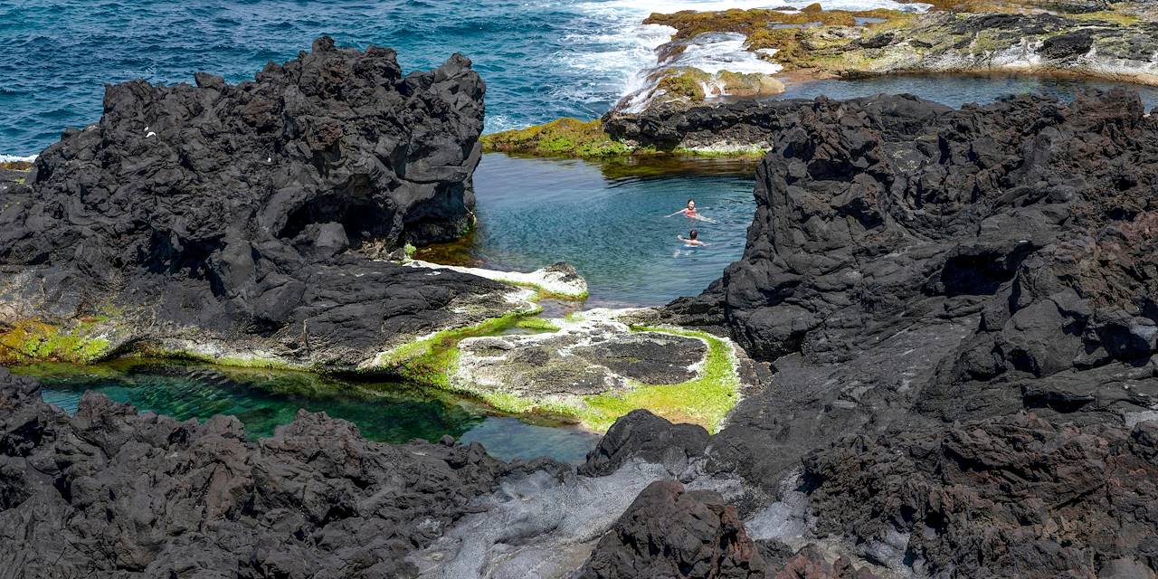 Piscine naturelle sur l'île de Sao Miguel - Açores - Portugal