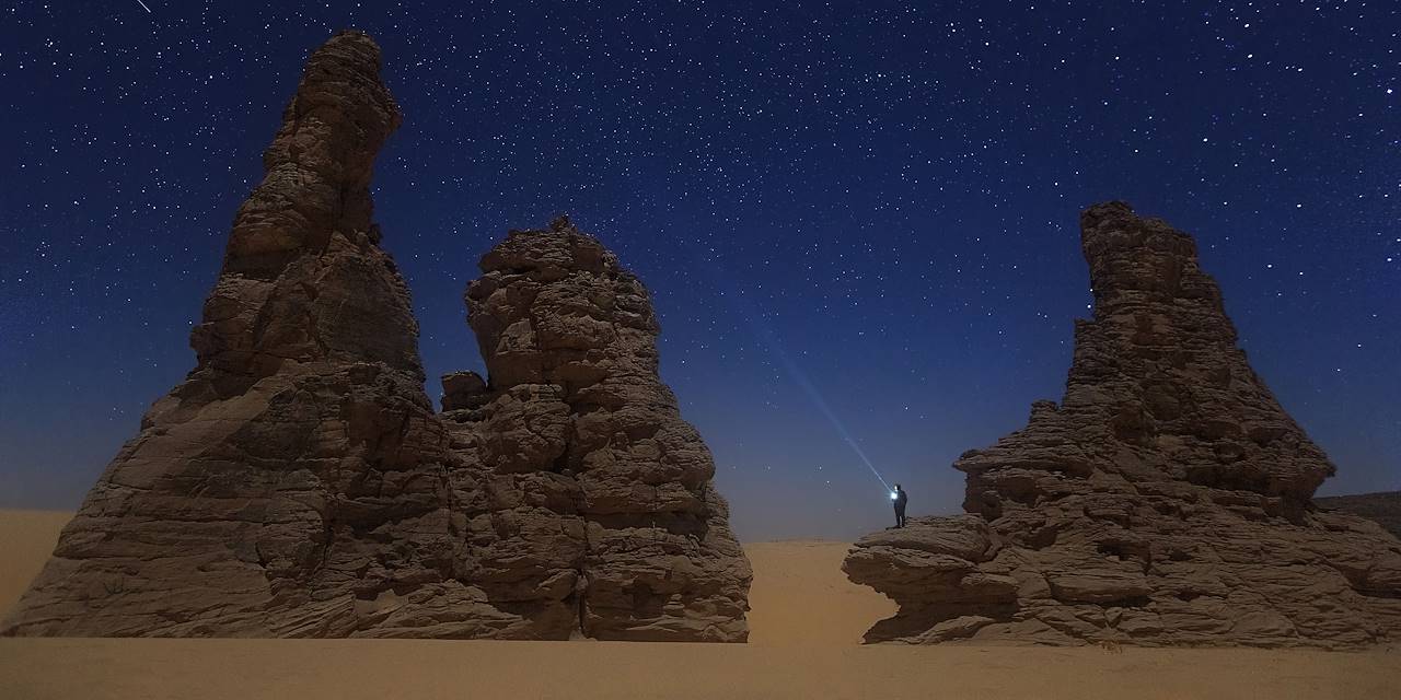 Observation du ciel étoilé dans le désert - Arabie Saoudite