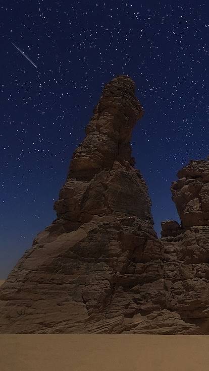 Observation du ciel étoilé dans le désert - Arabie Saoudite