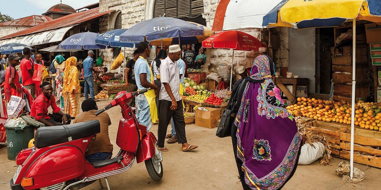 Foule au marché de Stone Town - Zanzibar - Tanzanie