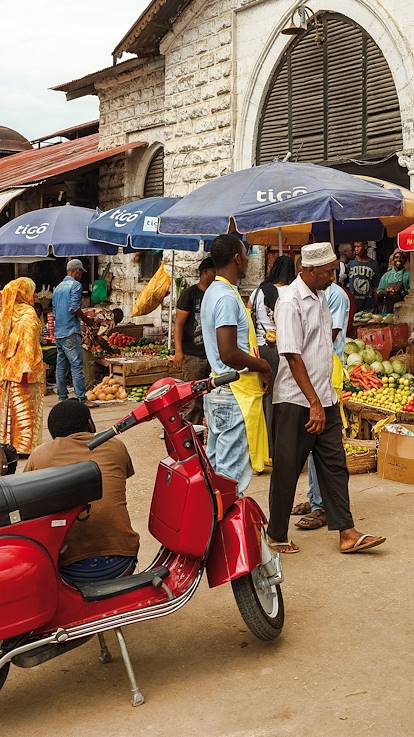 Foule au marché de Stone Town - Zanzibar - Tanzanie
