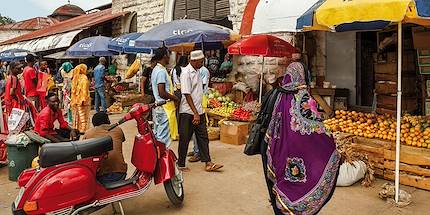 Foule au marché de Stone Town - Zanzibar - Tanzanie