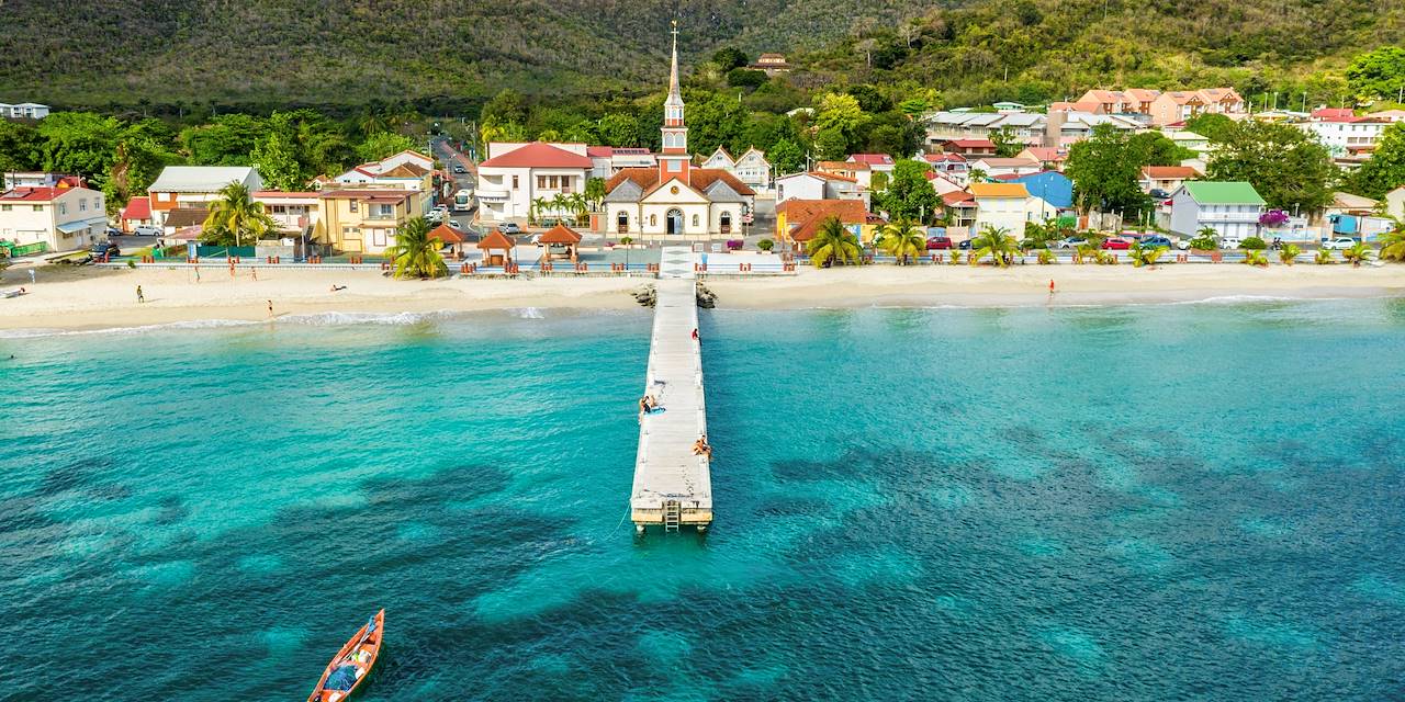 Les Anses d'Arlet et son église Saint-Henri - Martinique