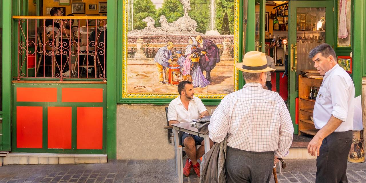 Scène de vie dans les rues de Madrid - Espagne