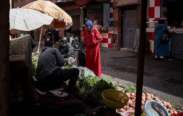 Scène de vie sur un marché de la médina - Marrakech - Maroc