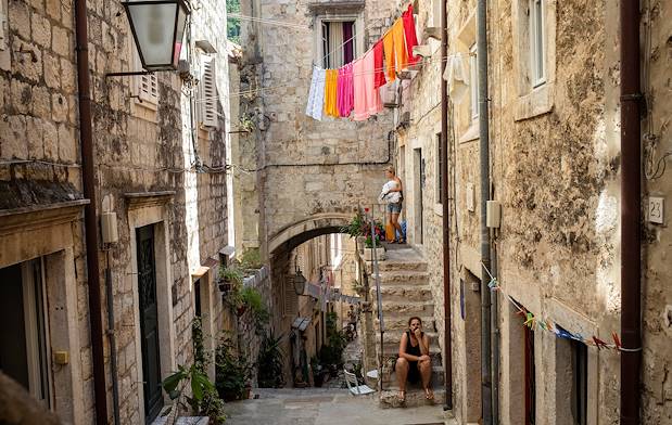 Dans une ruelle de Dubrovnik, ville fortifiée - Croatie