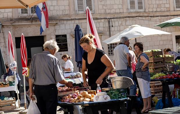 Marché dans la vieille ville de Dubrovnik - Croatie