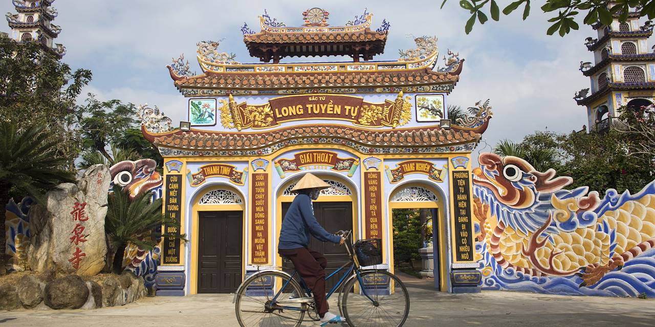 Entrée d'un temple bouddhiste de la ville - Hoi An - Vietnam